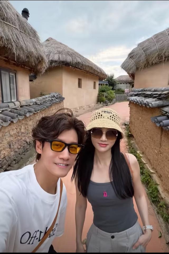 Trần Kiều Ân chụp chung với chồng trẻ nhưng chẳng ai tin cô lớn hơn đàng trai tận 9 tuổi. 2 người họ trông vô cùng đẹp đôi, không hề để lộ ra bất kỳ dấu hiệu chênh lệch tuổi tác nào khi đứng bên nhau. Ảnh: 163