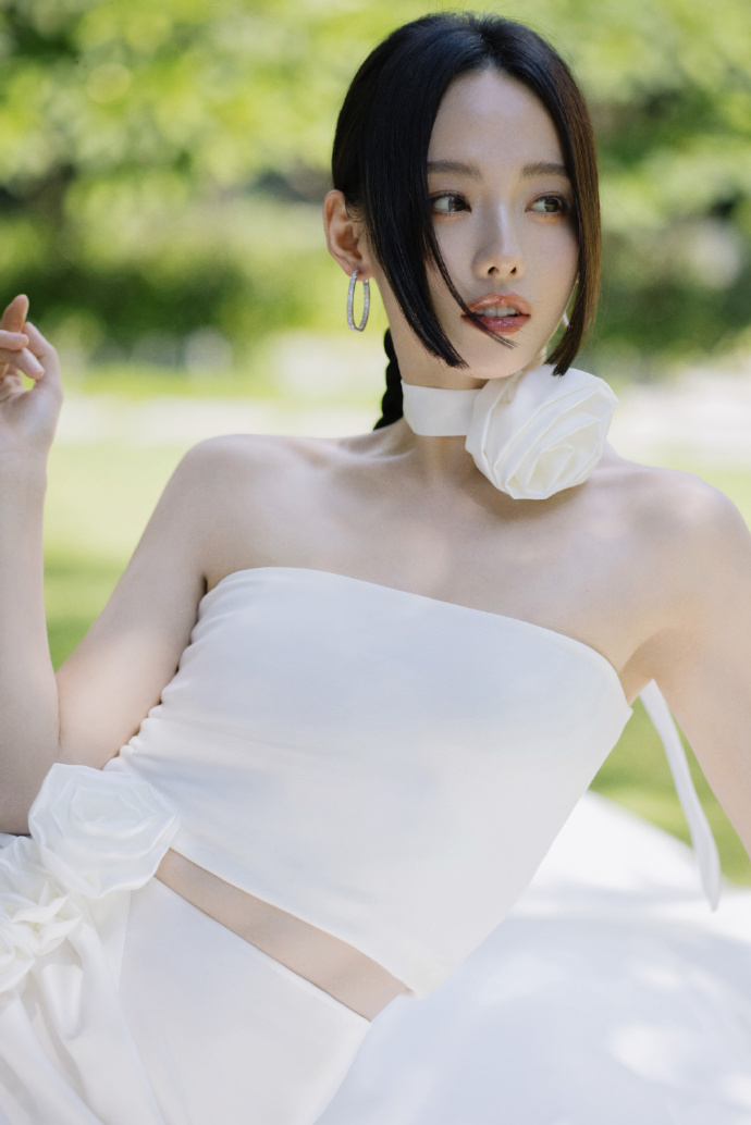 Ở phiên xử chung thẩm, tòa án chuyển quyền nuôi con cho Trương Gia Nghê, xử phạt Mãi Siêu. Nữ diễn viên nhận 1 căn biệt thự 108 tỷ và tiền trợ cấp nuôi con. Ảnh: Sina. 