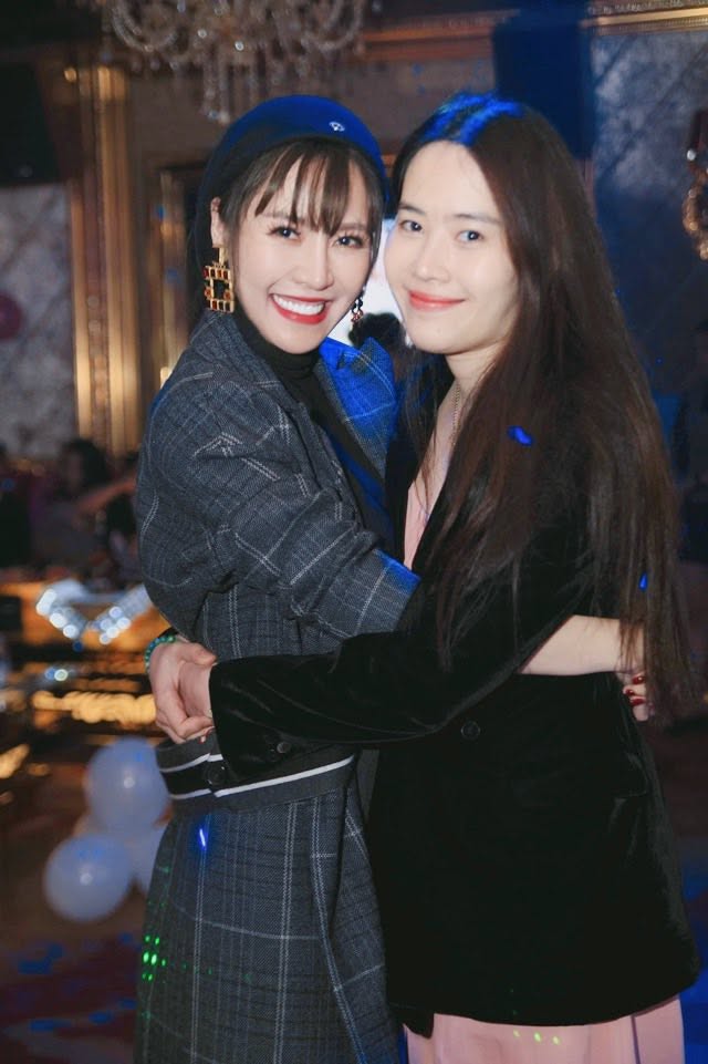 Quế Vân từng hoạt động trong showbiz, thân thiết với nhiều nghệ sĩ. (Ảnh: FBNV)