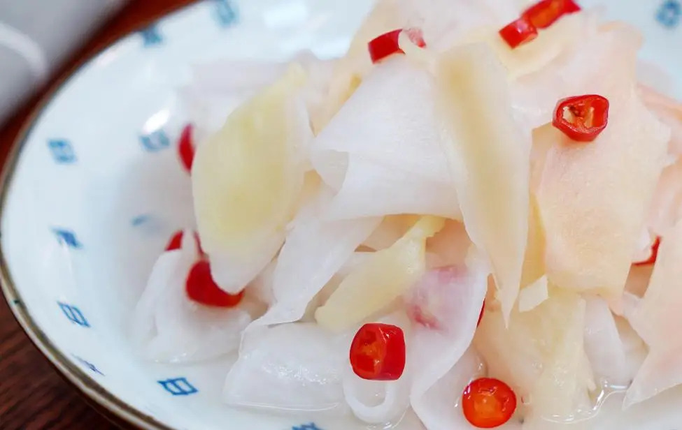 Ông Lư rất thích các món muối chua, ngày nào cũng phải ăn ít nhất 2 bữa (Ảnh minh họa)