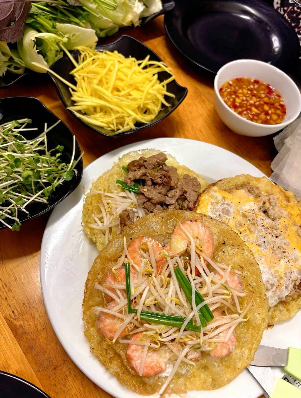 Bánh Xèo Tôm Nhảy Thanh Sang nằm tại 55 phố Hai Bà Trưng, Hà Nội