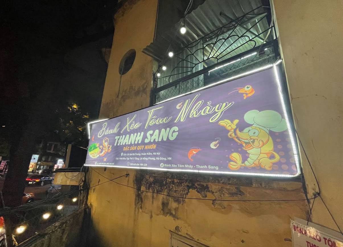 Bánh xèo “gây thương nhớ”: Khách chờ gần 1 tiếng vẫn không bỏ cuộc