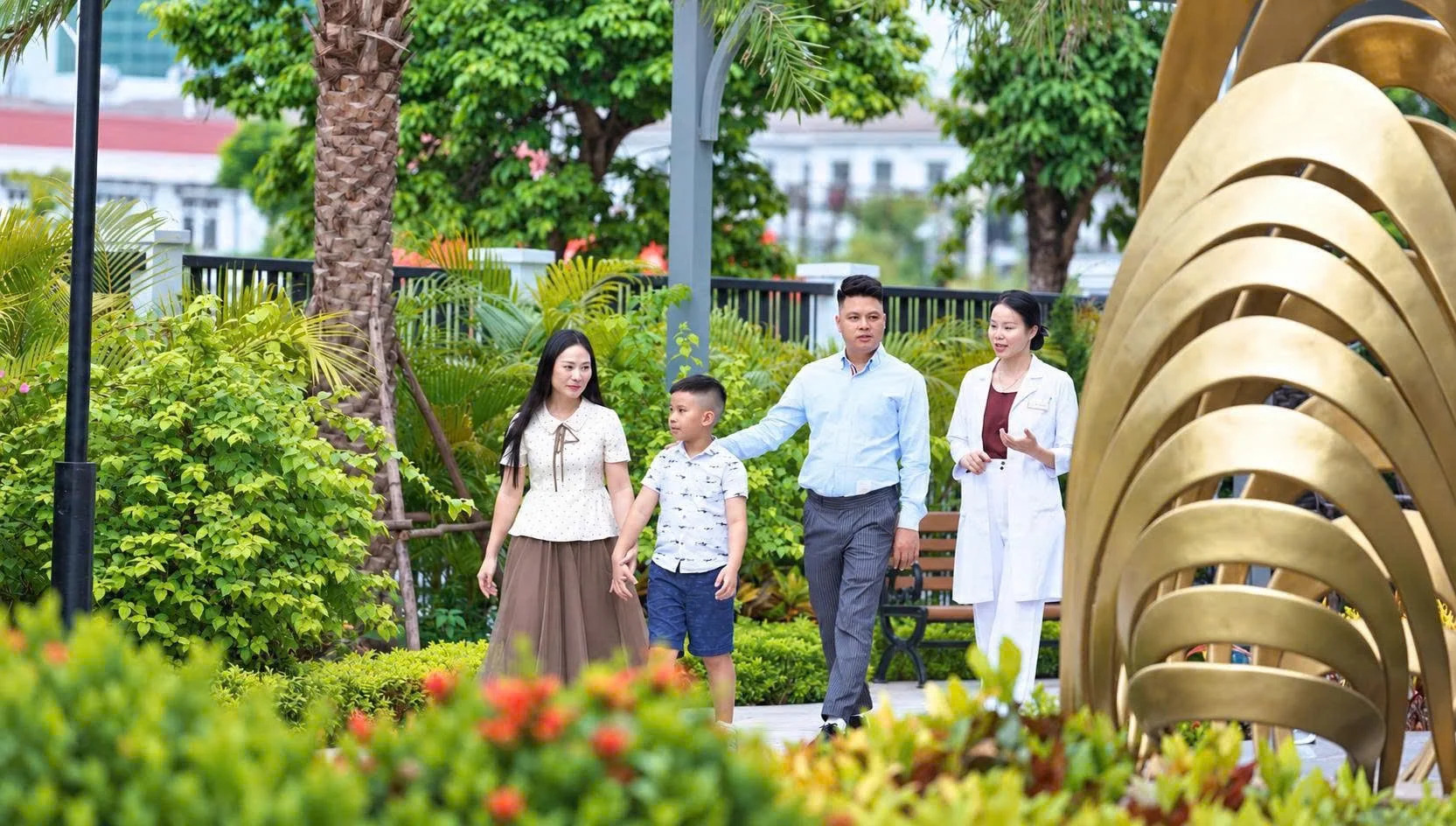 Tỷ phú Phạm Nhật Vượng khai trương bệnh viện rộng hơn 25.000m2: Tiên phong mô hình