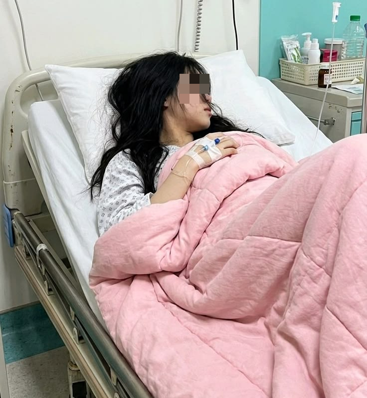 Cô gái 14 tuổi phát hiện ung thư đaioj trực tràng giai đoạn cuối khi đi khám đau bụng (Ảnh minh họa)