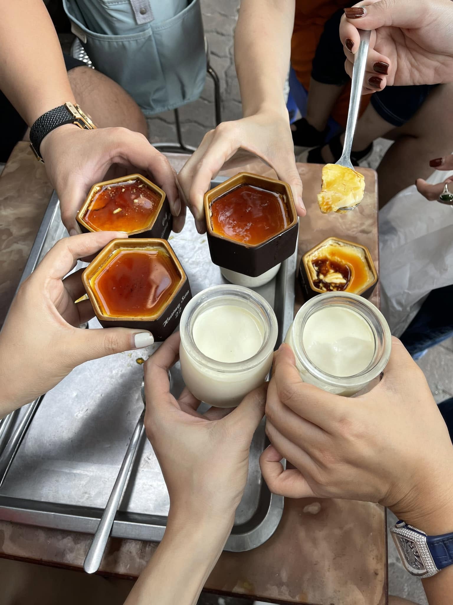 Hàng sữa tuổi thơ ở Giảng Võ khiến trai Nhật bị hút hồn, uống một ngụm liền ví như gặp mỹ nhân
