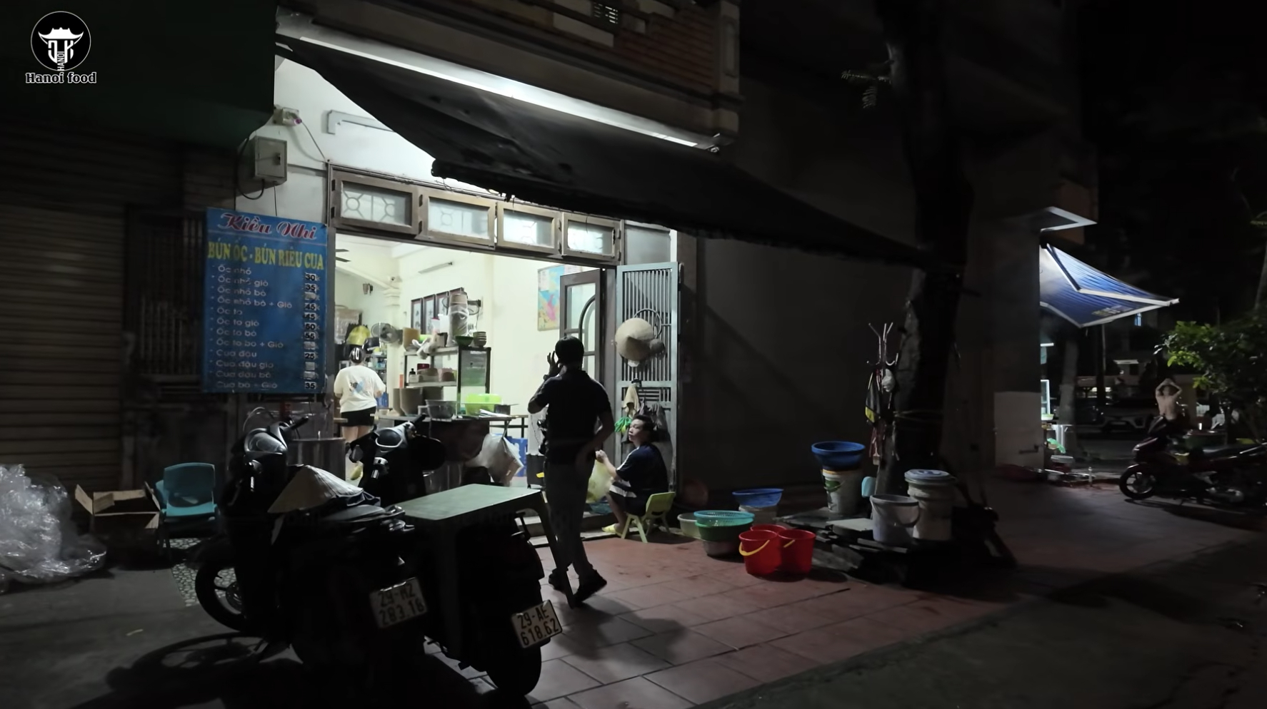 Làng bún ốc giữa Hà Nội từng có thời phải gánh hàng đi bán chui, đến nay người làng vẫn nhận ra nhau qua cách nhể ốc