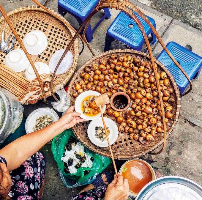 Làng bún ốc giữa Hà Nội từng có thời phải gánh hàng đi bán chui, đến nay người làng vẫn nhận ra nhau qua cách nhể ốc