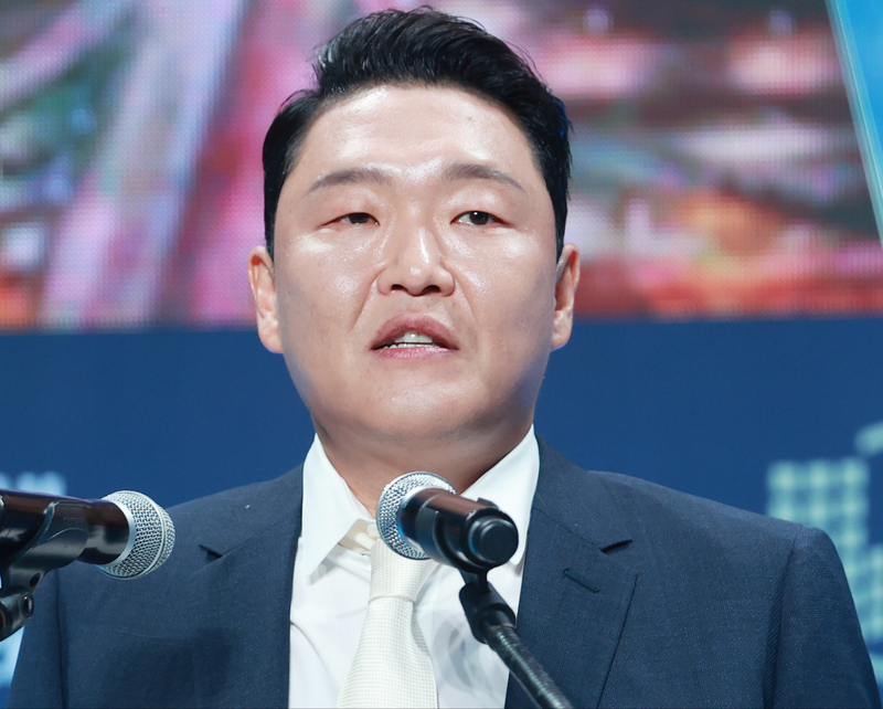 PSY bị tuyên phạt 95,6 triệu đồng cho hành vi vi phạm Luật Dịch vụ Y tế. Ảnh: X.