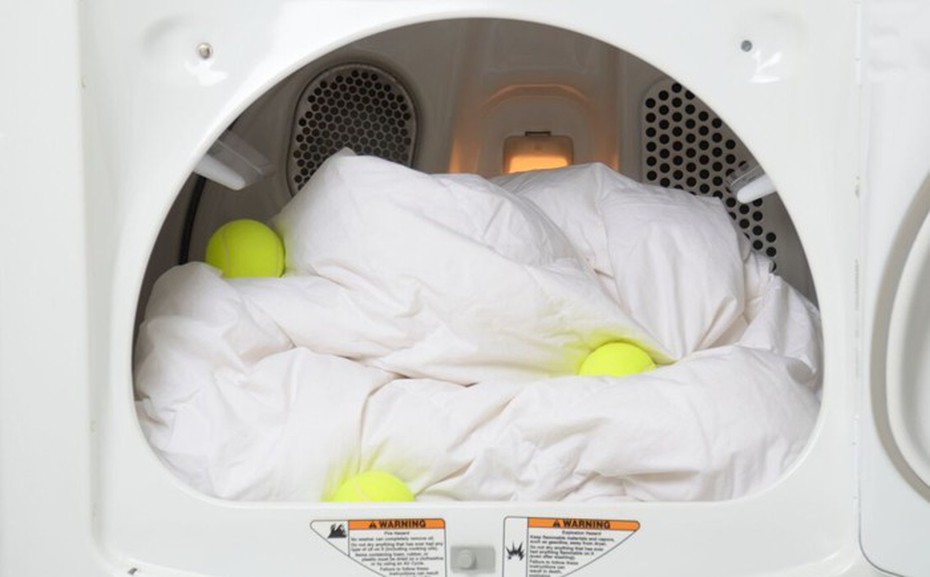 Bỏ 2 quả bóng tennis vào máy giặt, tôi công nhận người nghĩ ra mẹo này có IQ