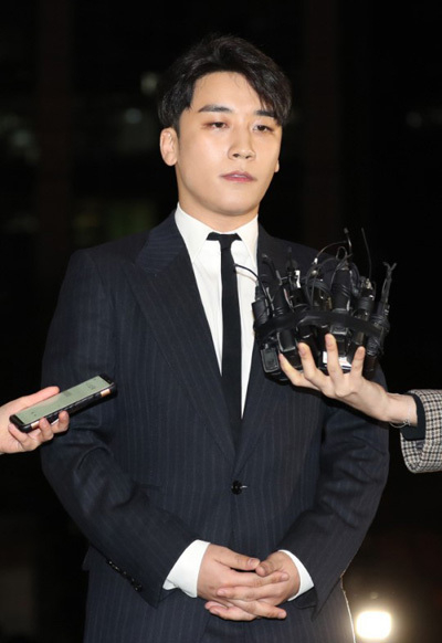 Sự nghiệp, danh tiếng của Seungri lụi tàn vì bê bối. Ảnh: X.