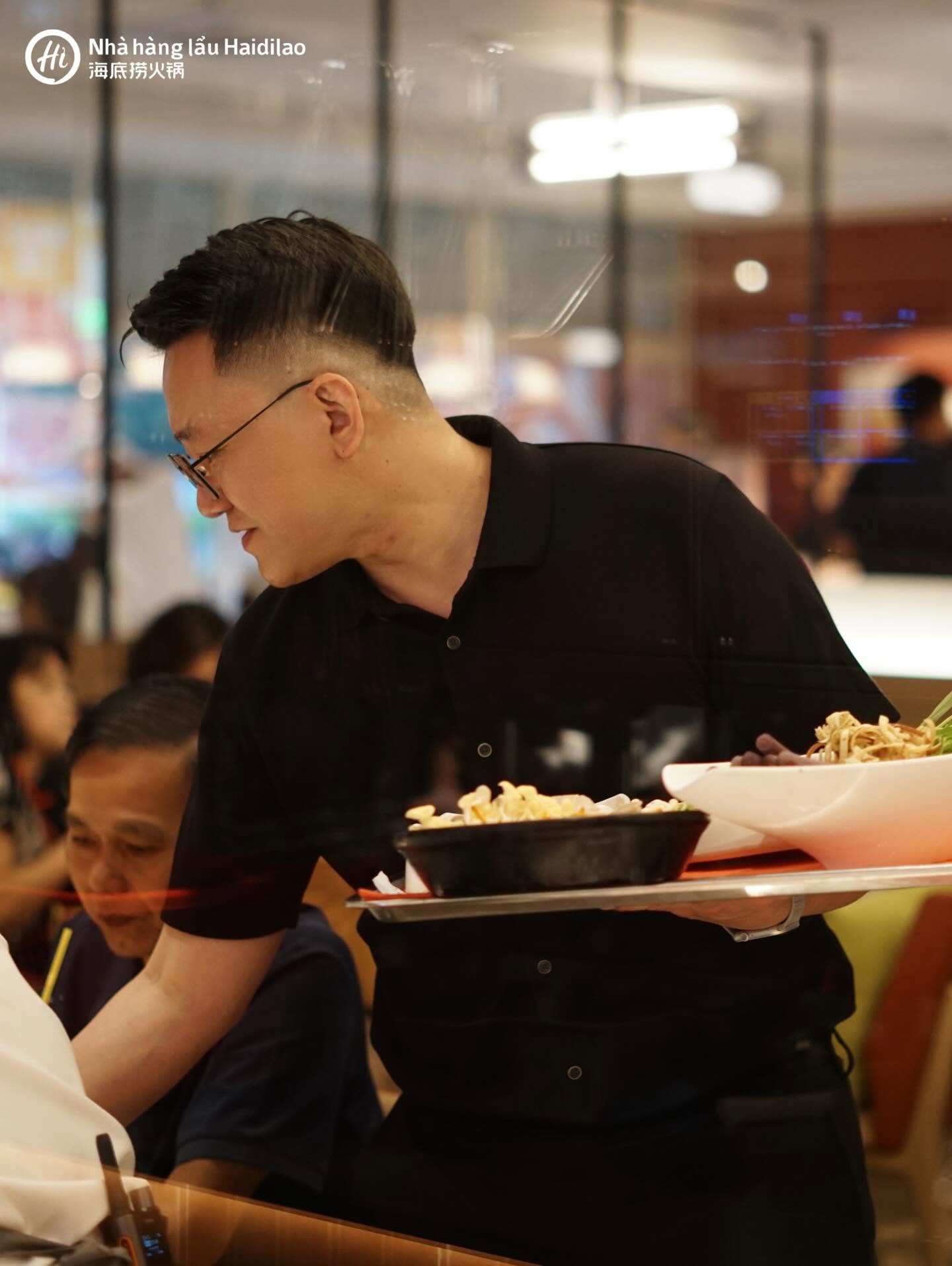 Nhiều người đồng tình với quy định mới của Haidilao Việt Nam. Ảnh: Haidilao Việt Nam