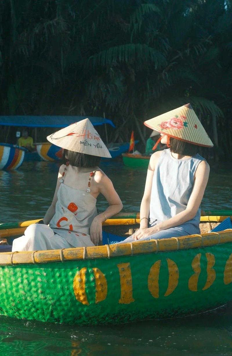 Phát hiện khu rừng nước lợ nuôi sống cả ngàn hộ dân miền Trung , mỗi ngày đón 6.000 khách, vừa được Forbes xếp hạng 20 thế giới