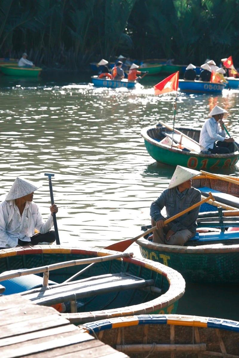 Phát hiện khu rừng nước lợ nuôi sống cả ngàn hộ dân miền Trung , mỗi ngày đón 6.000 khách, vừa được Forbes xếp hạng 20 thế giới