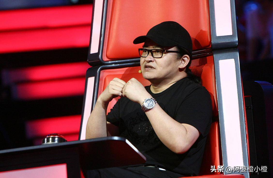Nam ca sĩ hàng đầu ngồi ghế giám khảo, HLV của The Voice of China. Ảnh: Baidu.