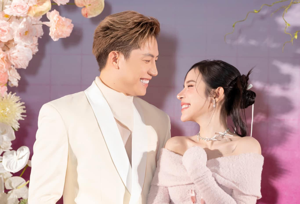 Trong khoảng 5 năm, Anh Tú và LyLy liên tục xuất hiện cùng nhau, dù không xác nhận hẹn hò nhưng khán giả đều có câu trả lời.