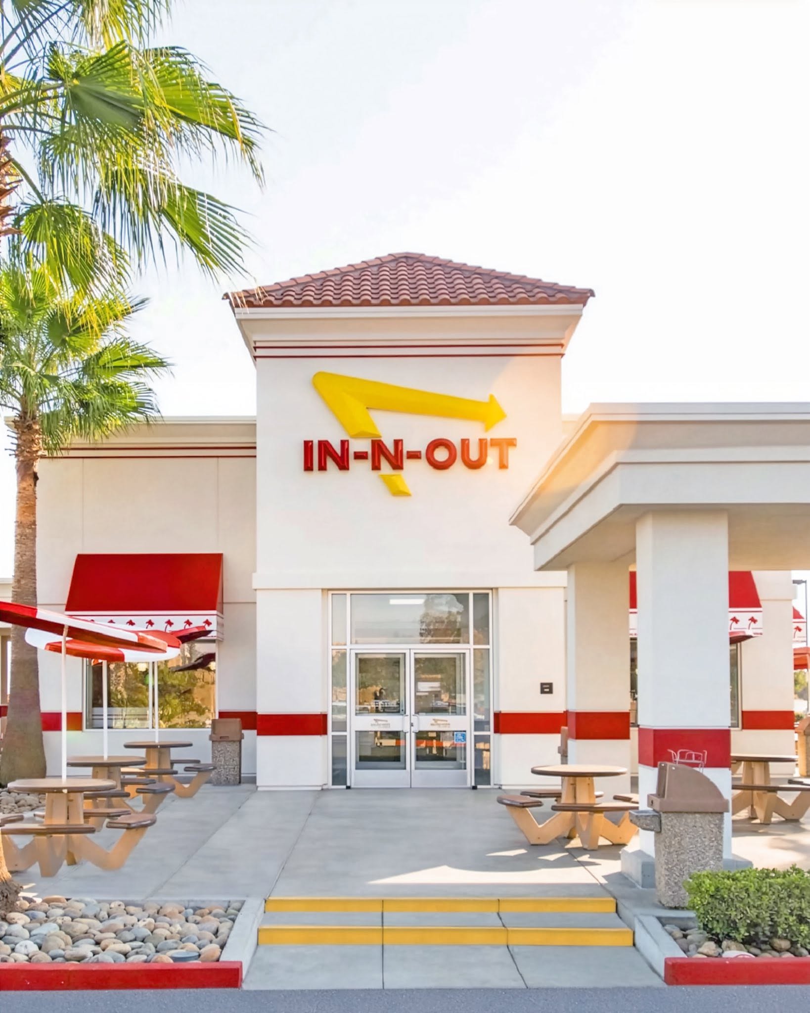 Chuỗi burger nổi tiếng nhất nước Mỹ In N Out có mặt tại Việt Nam dù chưa từng có cửa hàng nào ở Châu Á