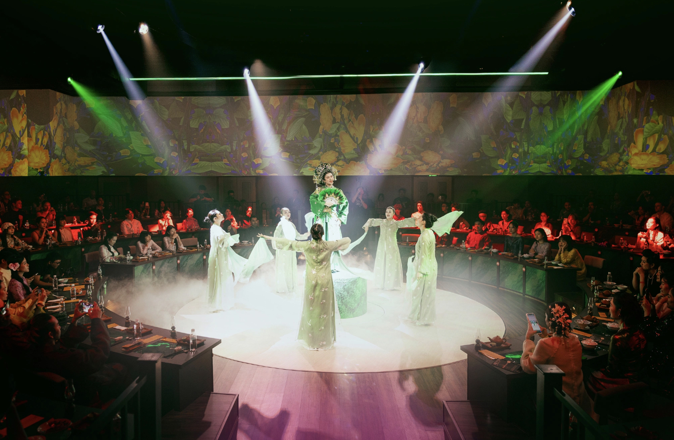Sân khấu VietCharm Culture & Dining Show. Ảnh: VietCharm