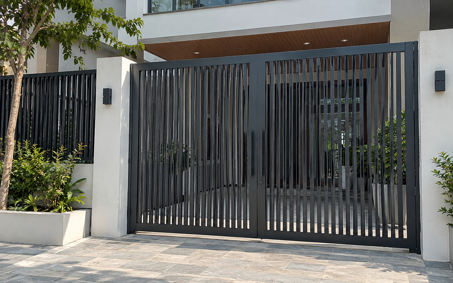 Tại sao ngày càng nhiều gia đình không làm cổng inox? Hóa ra 2 kiểu cổng này khiến mặt tiền đẹp, hiện đại hơn