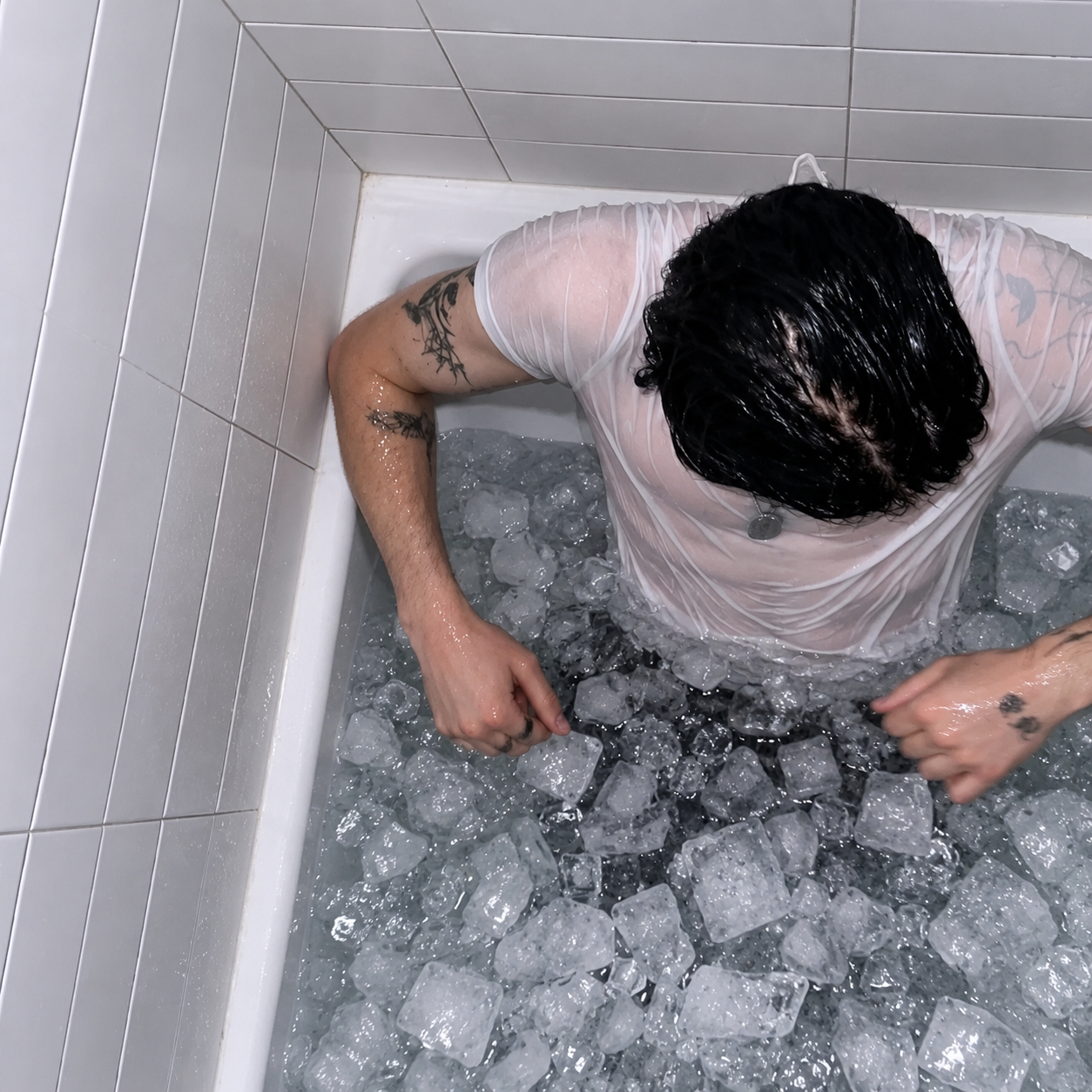 Tắm nước đá lạnh gần đây được tung hô như một