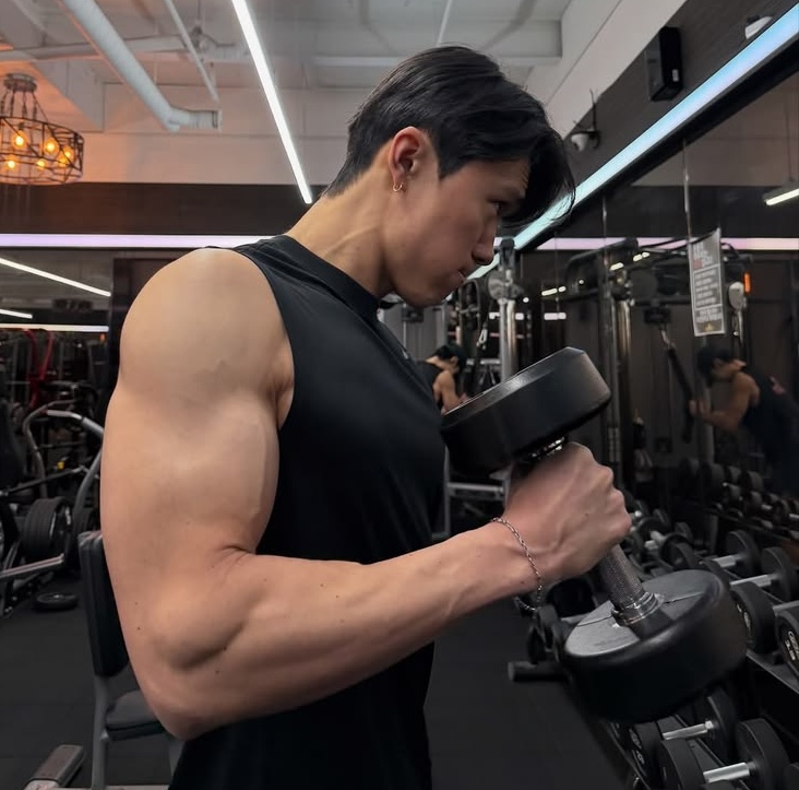 Cảm giác đau nhức cơ bắp sau khi tập luyện là hành trình tất yếu anh em cần trải qua khi