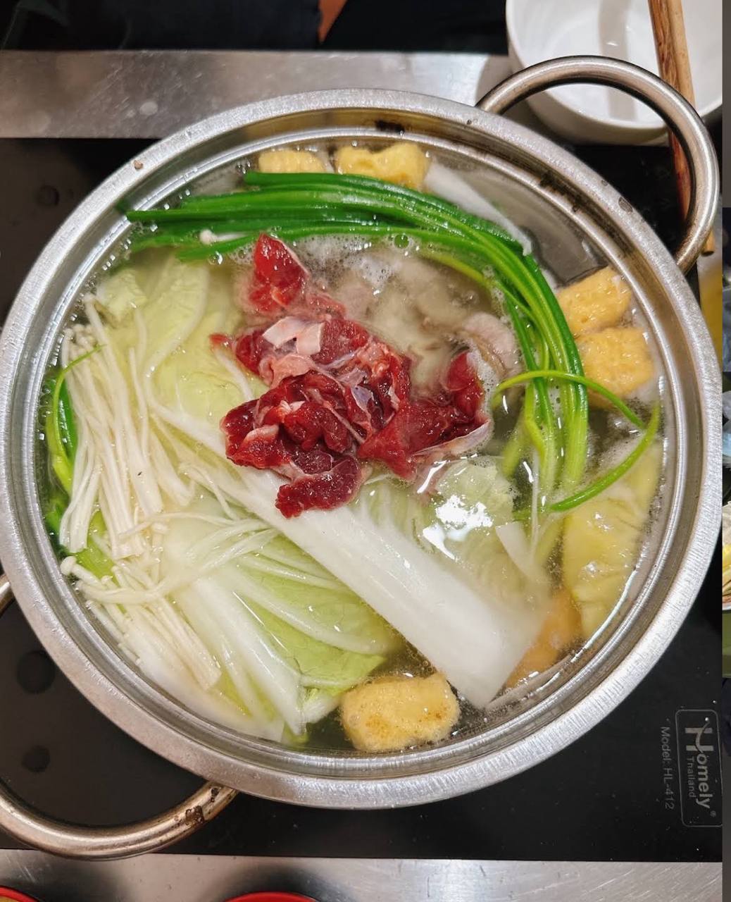 Bò nhúng dấm 19 Dốc Hòe Nhai là món rất phù hợp để ăn vào mùa thu - đông