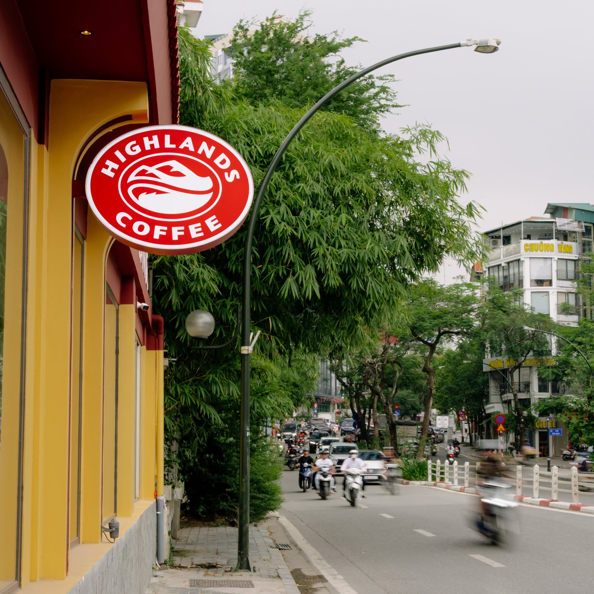 Khoảng cách giữa Highlands của ngày trước và Highlands hiện tại lại nằm ở một thứ rất đơn giản, chính là giá tiền trong tương quan với mặt bằng chung. Ảnh: Highlands Coffee