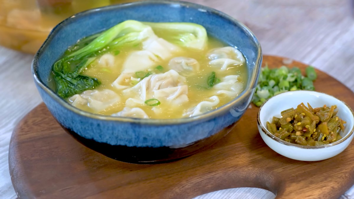Nguyên nhân đến từ loại thịt kém chất lượng và bỏ quá nhiều gia vị khi nấu món hoành thánh hàng ngày (Ảnh minh họa)