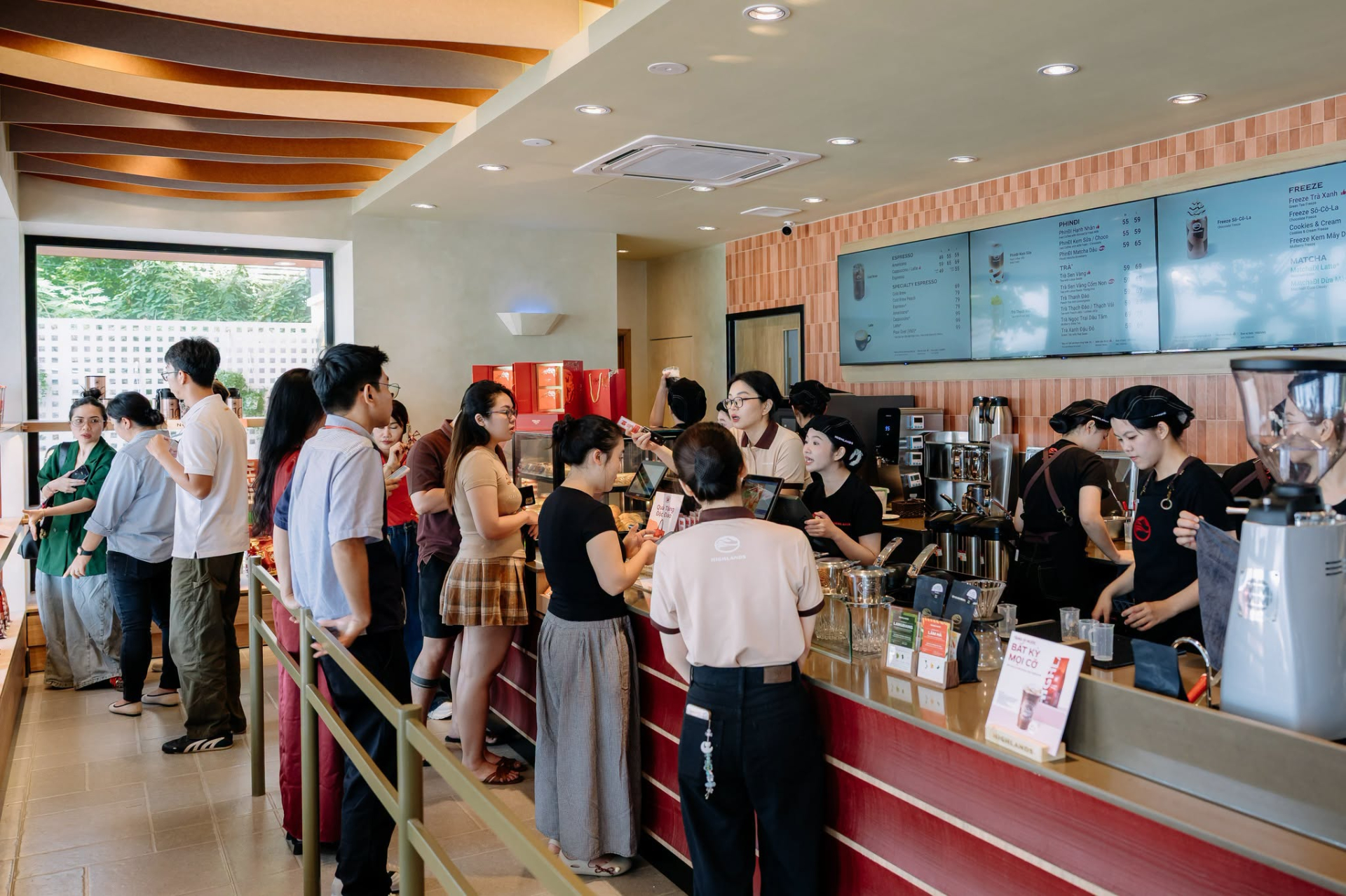  Độ phủ khiến Highlands dần bước ra khỏi hình ảnh của một nơi chỉ dành cho những dịp đặc biệt.