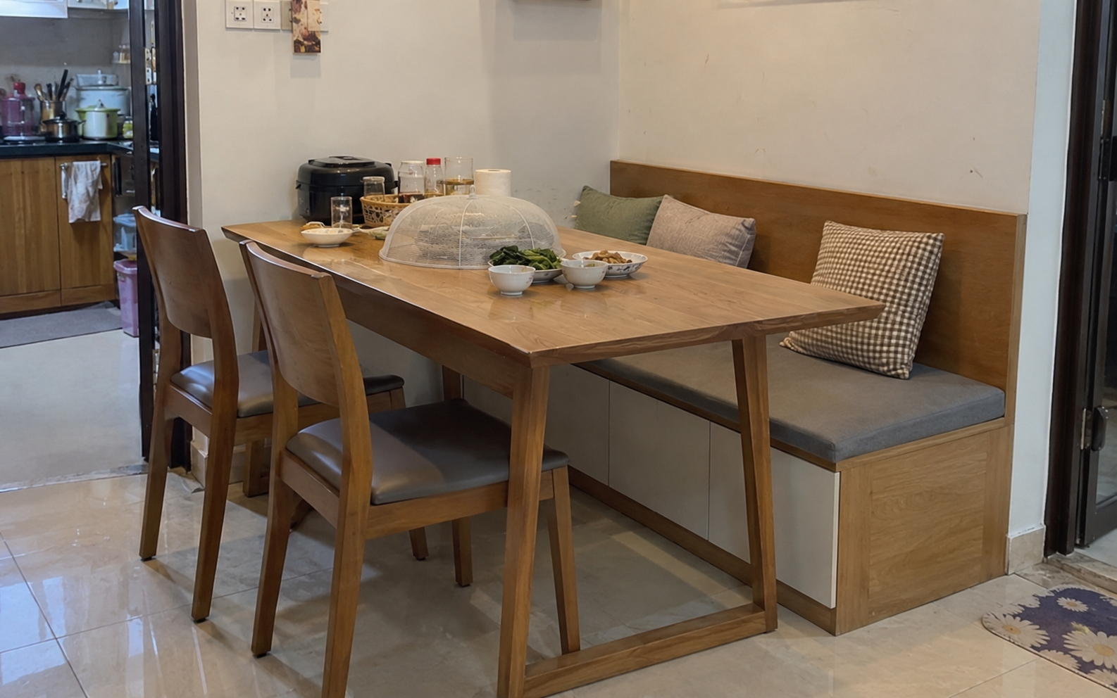 Tại sao ngày càng nhiều gia đình không còn làm bộ bàn ăn 6 ghế? 2 kiểu bàn mới linh hoạt, hợp nhà hiện đại hơn