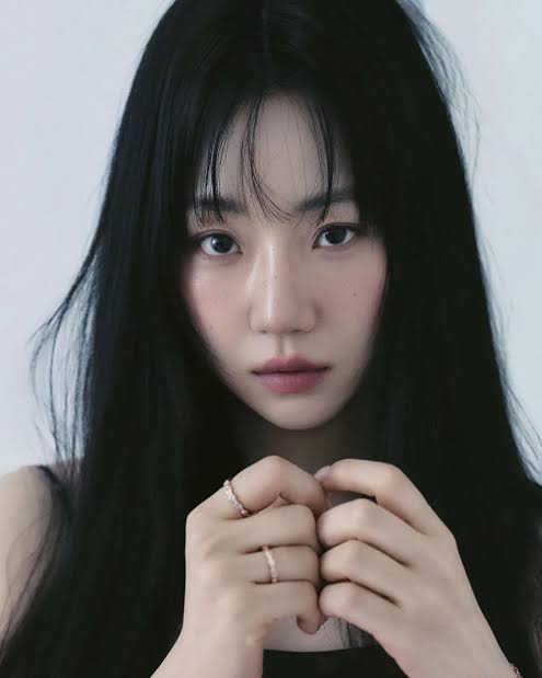 Báo Hàn khui thêm cặp đôi mới sau T.O.P - Nana: Nhà gái câu trước xác nhận hẹn hò, câu sau tuyên bố