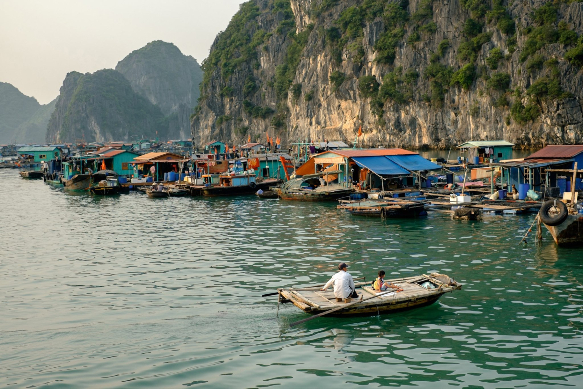 Việt Nam có làng chài lâu hơn kim tự tháp Ai Cập: Đào lên được 88 đầu cá biển, giờ vẫn 300 hộ sống trên mặt nước