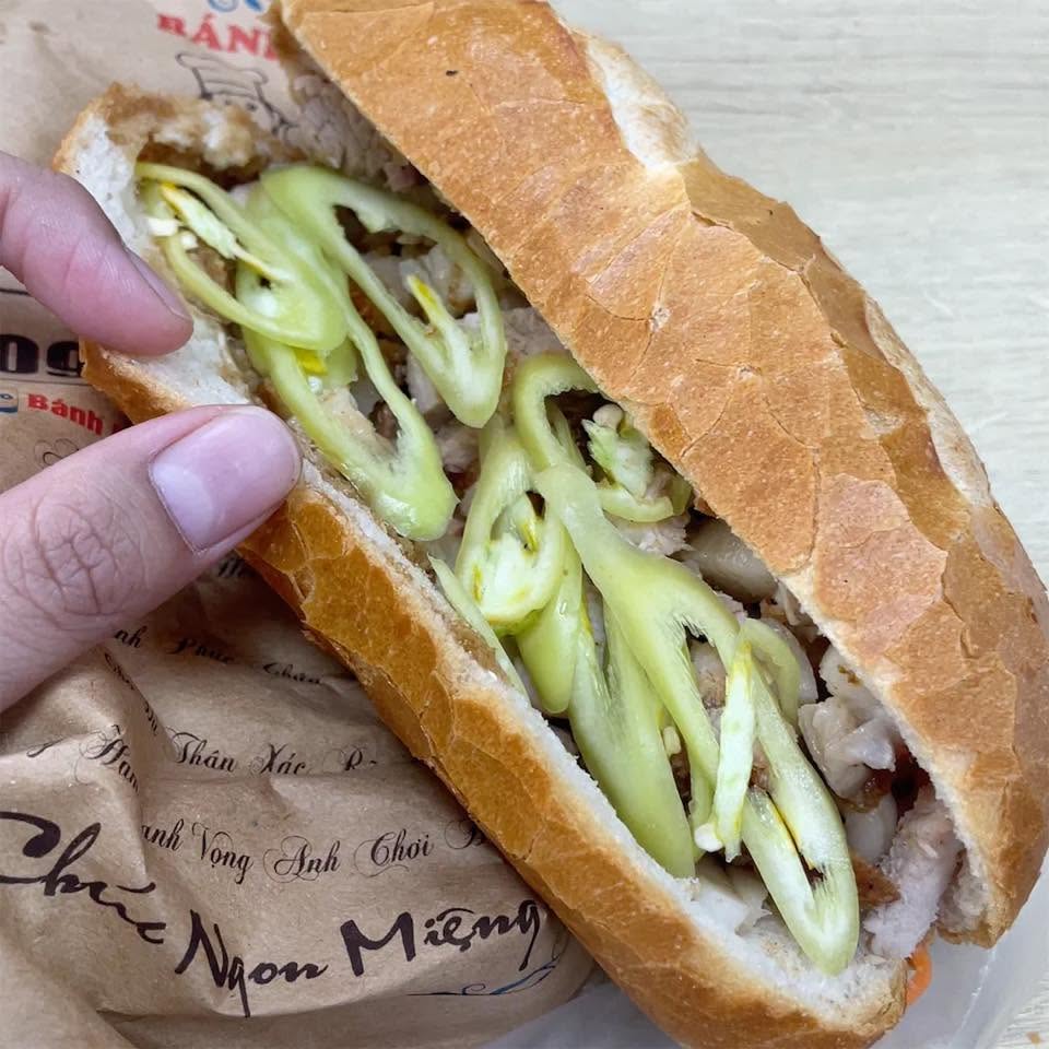 Cái đáng sợ đôi khi không nằm ở việc ổ bánh mì có nhiều ớt, mà là không biết chính xác miếng ớt đang nằm ở đâu