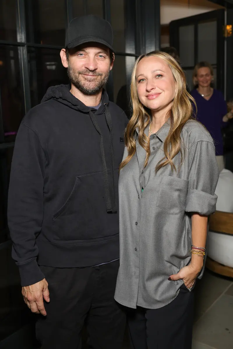3 tuần sau khi chính thức ly hôn, Tobey Maguire tiễn vợ cũ đi lấy chồng mới. Ảnh: Getty Images. 