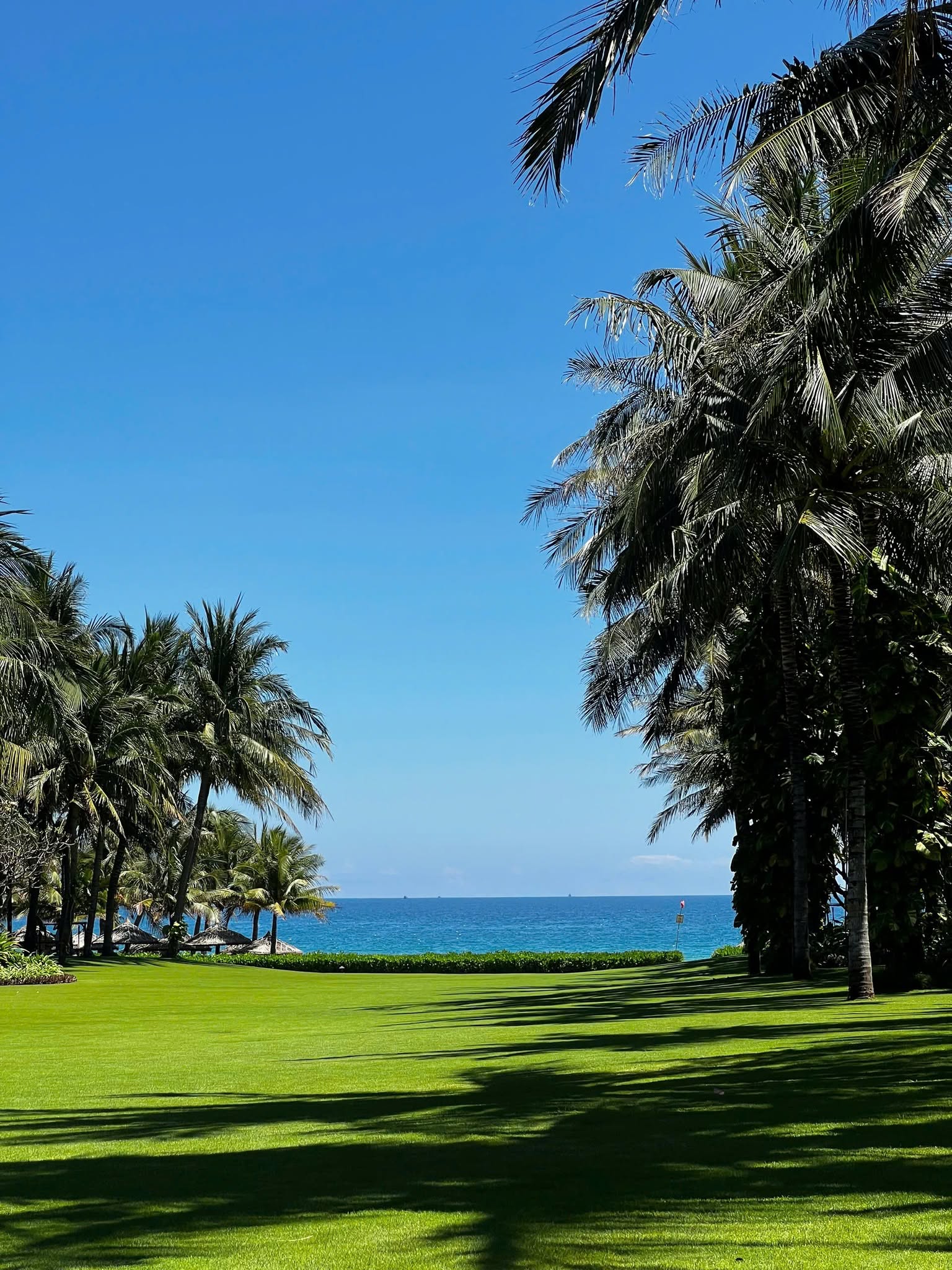 Trải nghiệm resort lọt top 100 thế giới giá 23 triệu/đêm tại Cam Ranh: Gọi lễ tân vì mệt, vài phút sau có người mang thuốc lên tận phòng