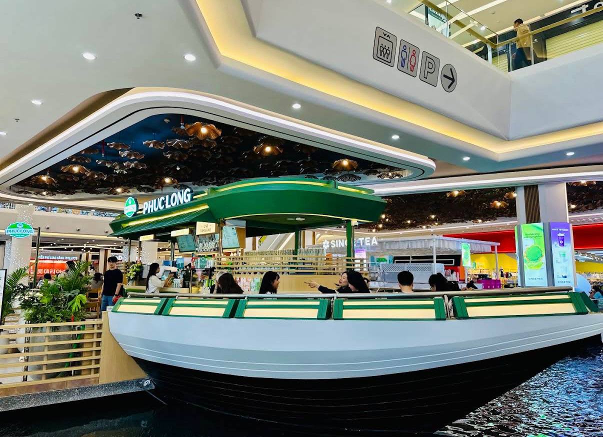 Cửa hàng Phúc Long khiến nhiều người phải xin địa chỉ nằm tại Vincom Mega Mall Smart City, thuộc khu đô thị Vinhomes Smart City, Hà Nội