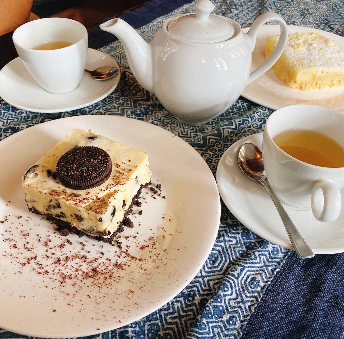 Cheesecake và các loại bánh chocolate thường xuyên được nhắc đến trong những nhận xét tích cực.