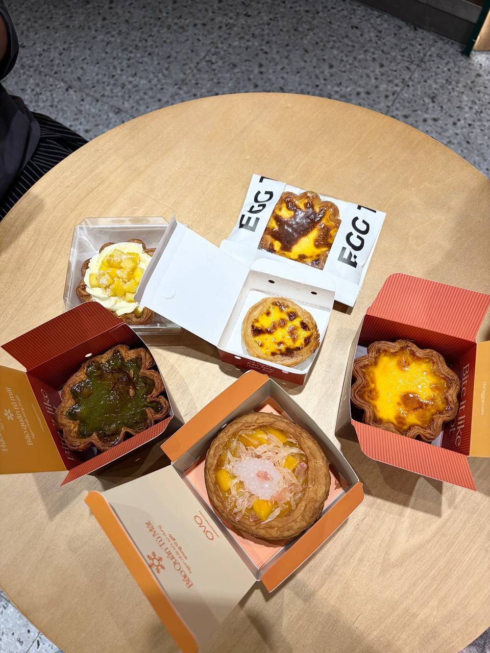 Đặt lên bàn cân tart trứng OVO, Since Tea, Tarta và KFC: Từ 19.000 đến 85.000 đồng, chiếc nào đáng tiền nhất?