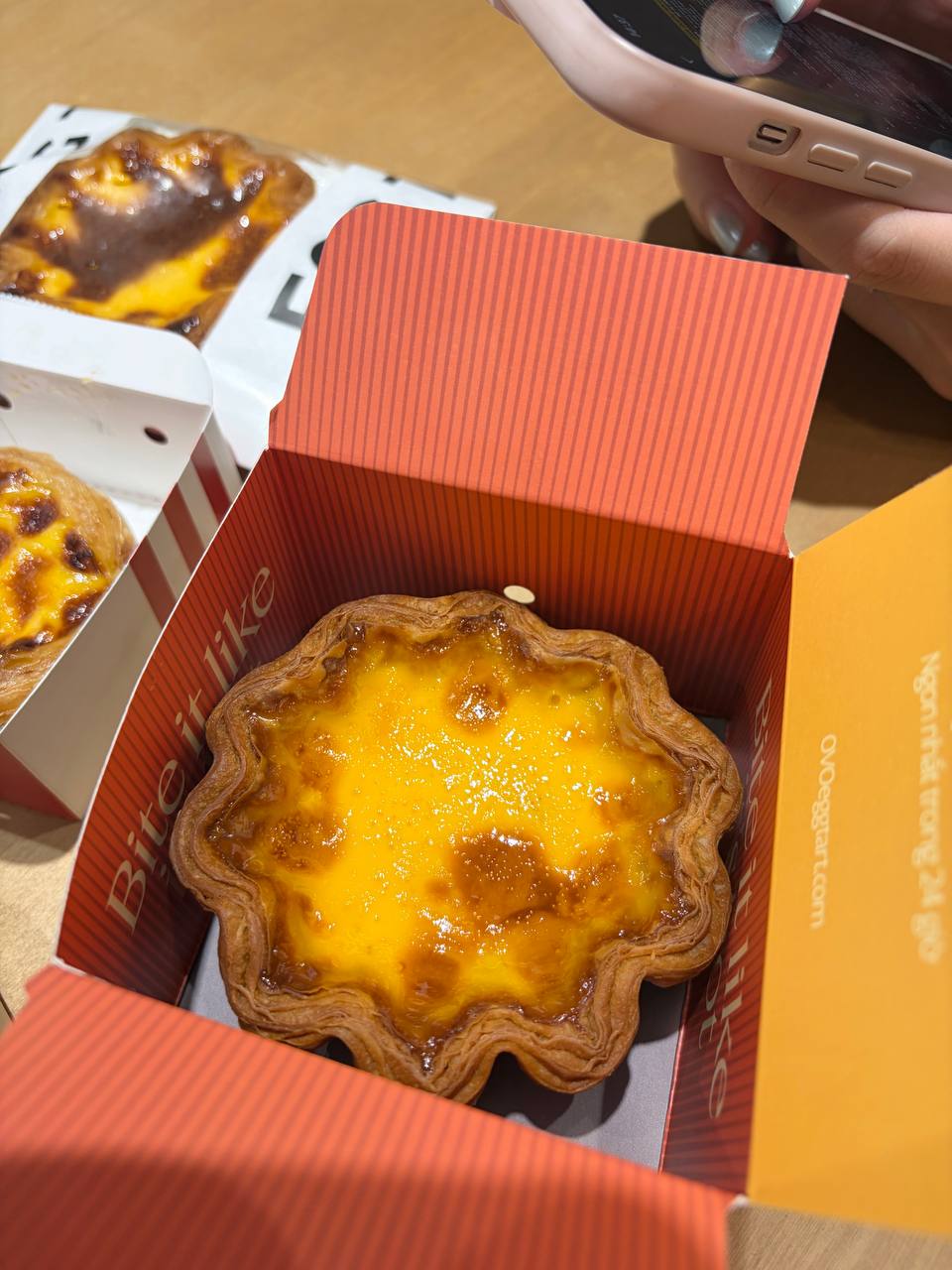 Chiếc tart làm nên tên tuổi của OVO là Classic Caramel có giá 65.000 đồng.