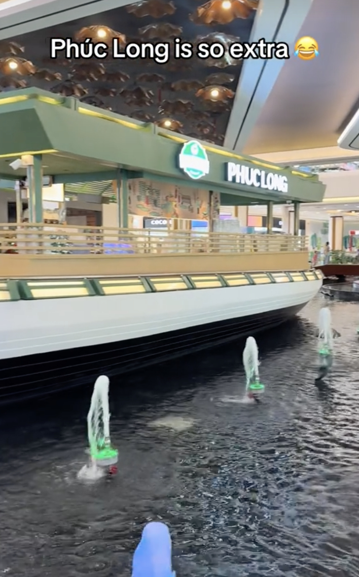 Một vị khách cảm thán rằng Phúc Long có phần