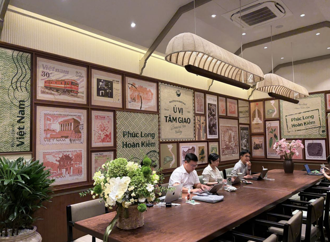 Ngày 27/8/2026, thương hiệu cũng chính thức khai trương flagship Phúc Long Hoàn Kiếm tại số 87 Đinh Tiên Hoàng, ngay cạnh Hồ Gươm và Bưu điện Hà Nội.