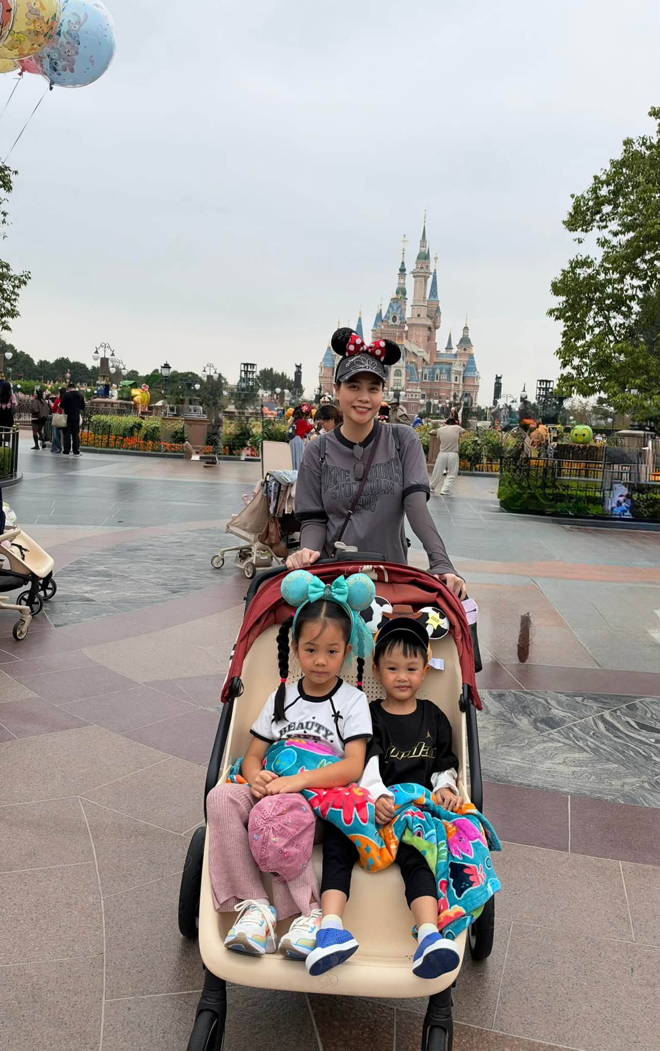 Đàm Thu Trang chia sẻ công việc part-time, đó là đưa 2 nhóc tỳ kháu khỉnh đến khu vui chơi