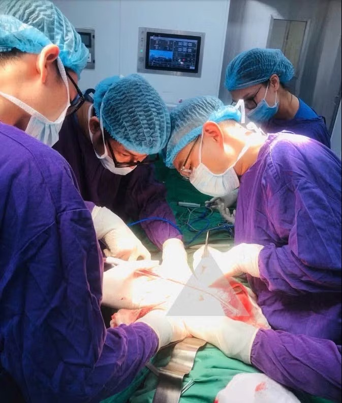 Người đàn ông 43 tuổi được phẫu thuật lấy khối u thận hiếm gặp (Ảnh từ BV)