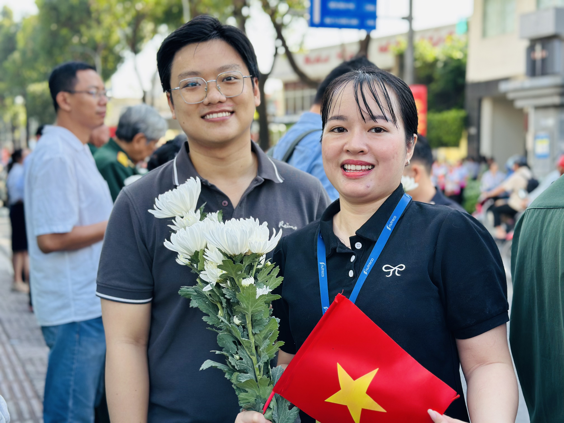 Vợ chồng Hường có mặt từ sáng sớm