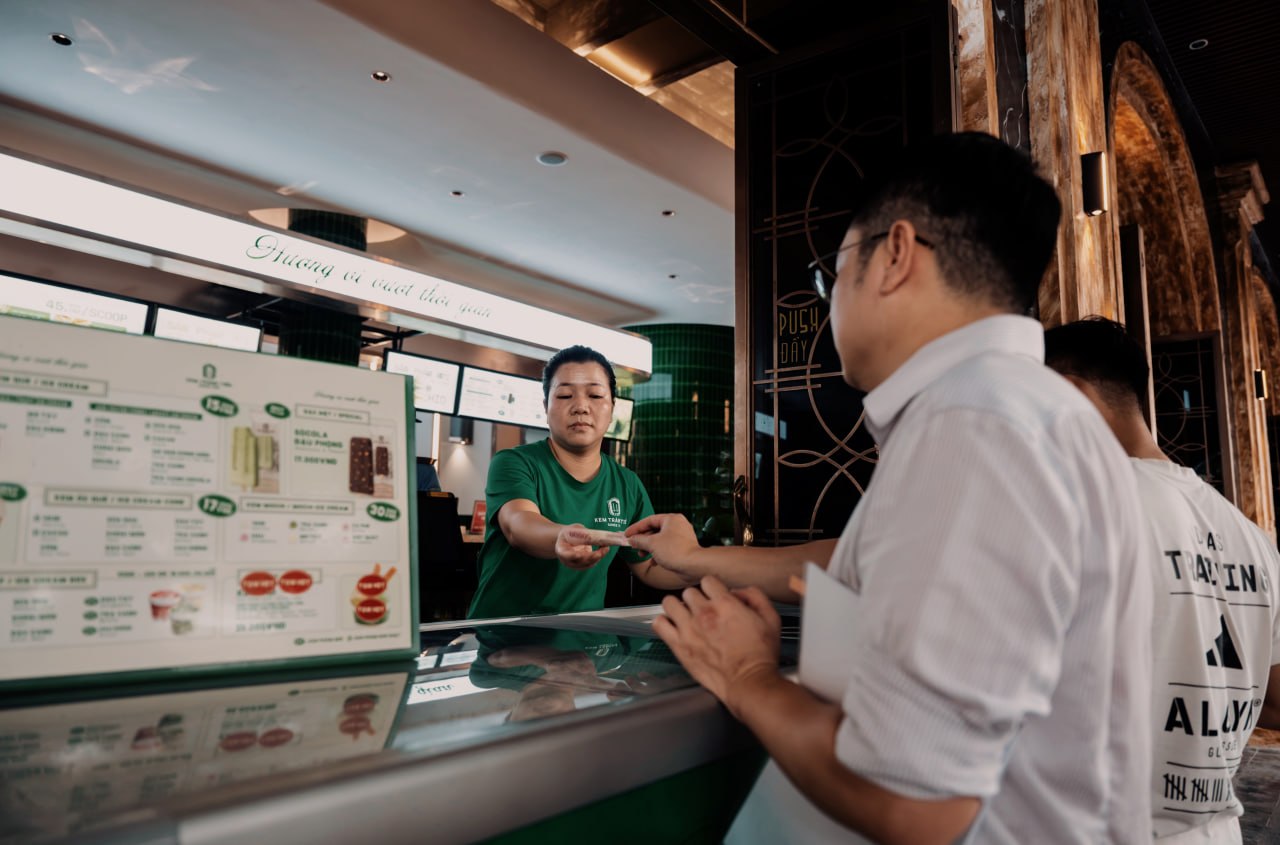 Hóa ra nhà mới của Kem Tràng Tiền từng là nơi “dân chơi” hay Hà Nội lui tới, nhìn diện mạo hiện tại mà bất ngờ!