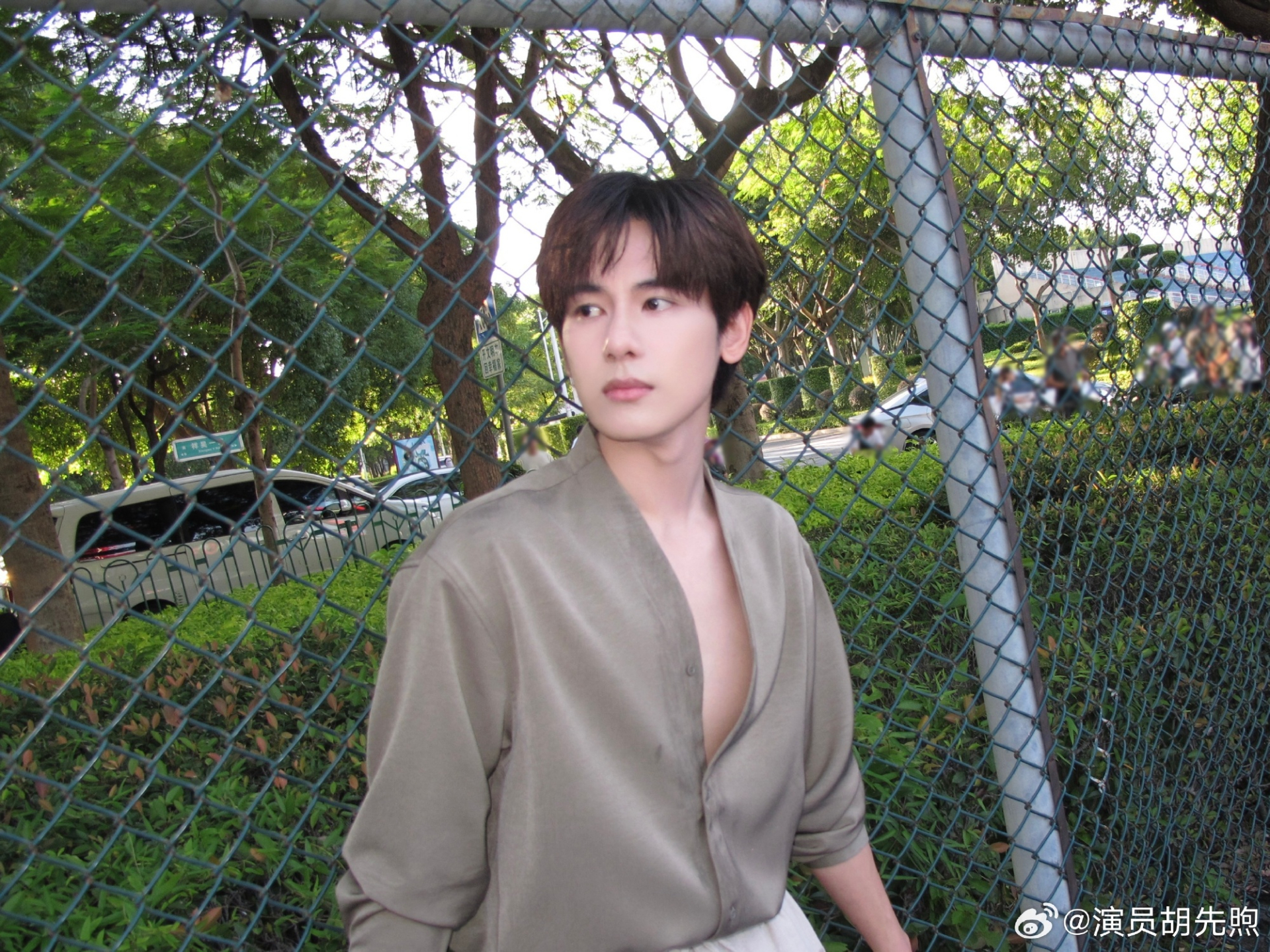 Tóm dính cặp đôi showbiz dọn về sống chung sau 2 năm yêu: Nhà gái đẹp quá sức chịu đựng, nhà trai là sao nhí đình đám