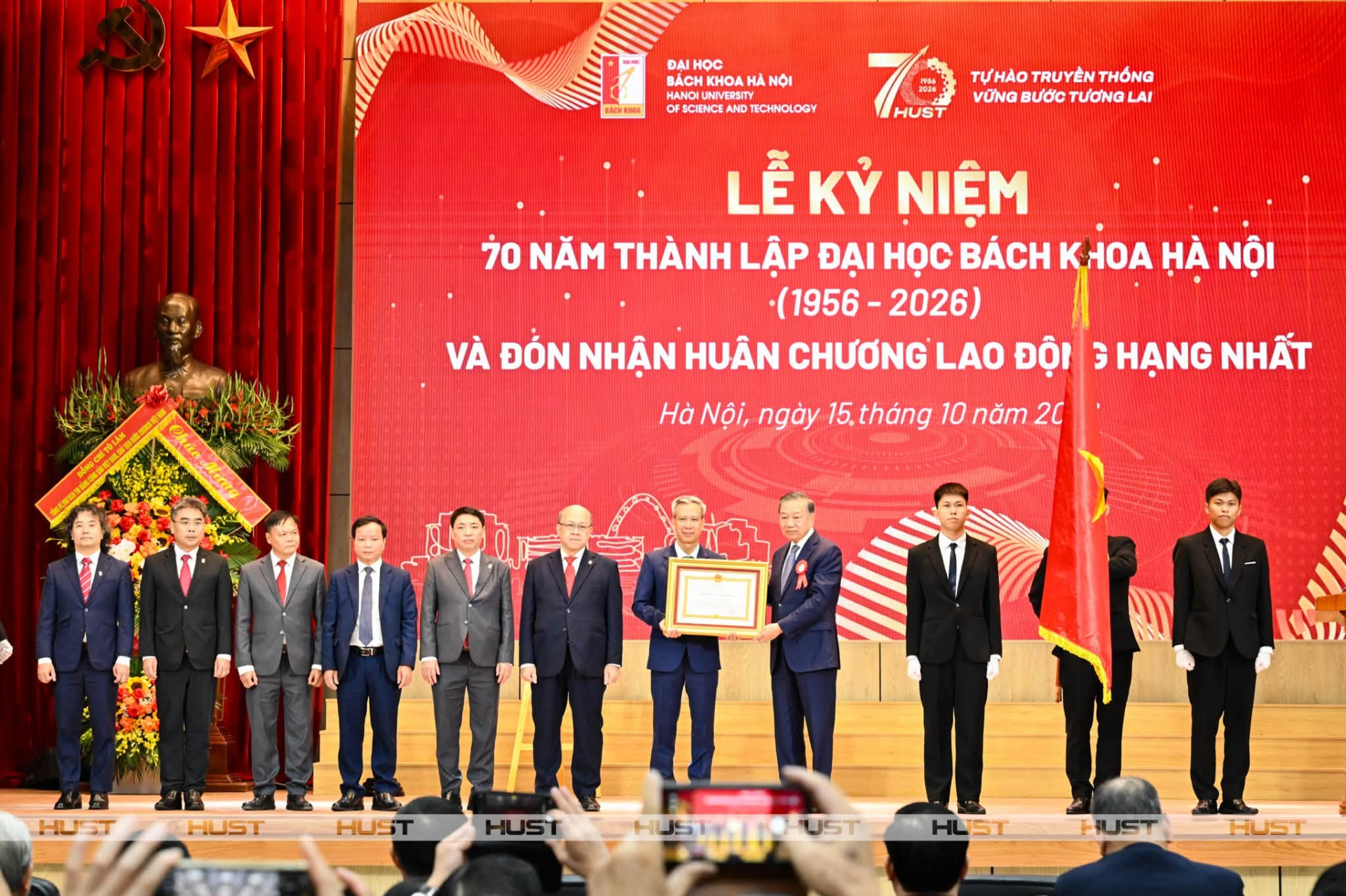 Sáng 15/10, Đại học Bách khoa Hà Nội tổ chức lễ kỷ niệm 70 năm thành lập (1956-2026) và đón nhận Huân chương Lao động hạng Nhất (Ảnh: HUST)