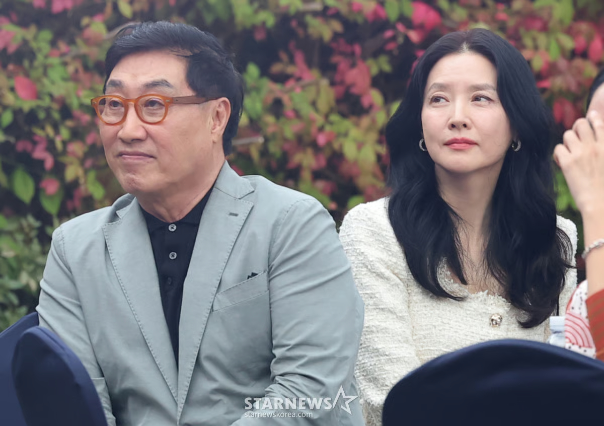 Gallery -  Tận mắt thấy nhan sắc “Nàng Dae Jang Geum” Lee Young Ae ngoài đời mà ngớ cả người  - image 1