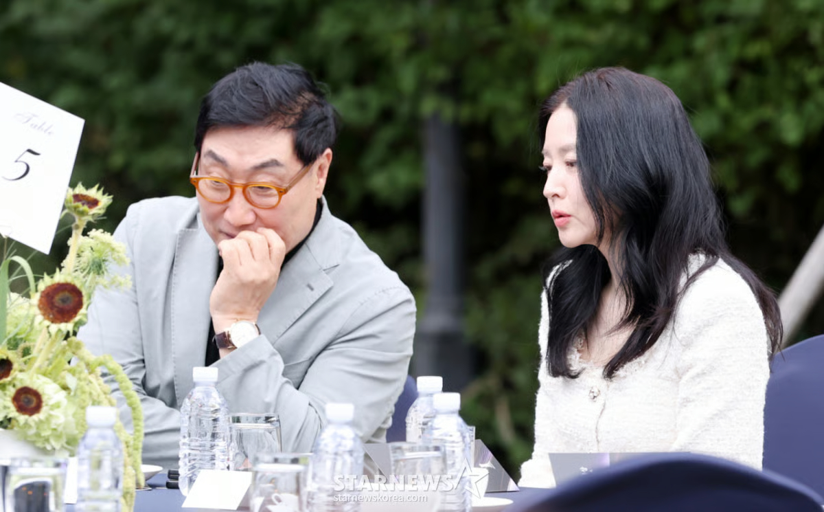 Gallery -  Tận mắt thấy nhan sắc “Nàng Dae Jang Geum” Lee Young Ae ngoài đời mà ngớ cả người  - image 2
