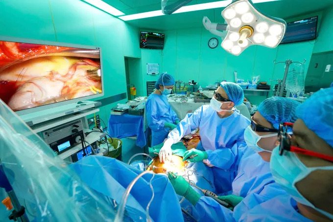 Người đàn ông người Anh được phẫu thuật van tim tại Bệnh viện Đại học Y Dược TPHCM (Ảnh từ BV)
