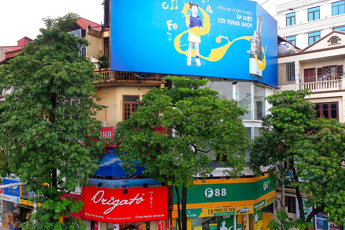 Những tuyến phố nhiều hoa sữa nhất Hà Nội: Cùng một đoạn đường người đứng lại hít hà, người đeo 2 lớp khẩu trang phóng cho nhanh